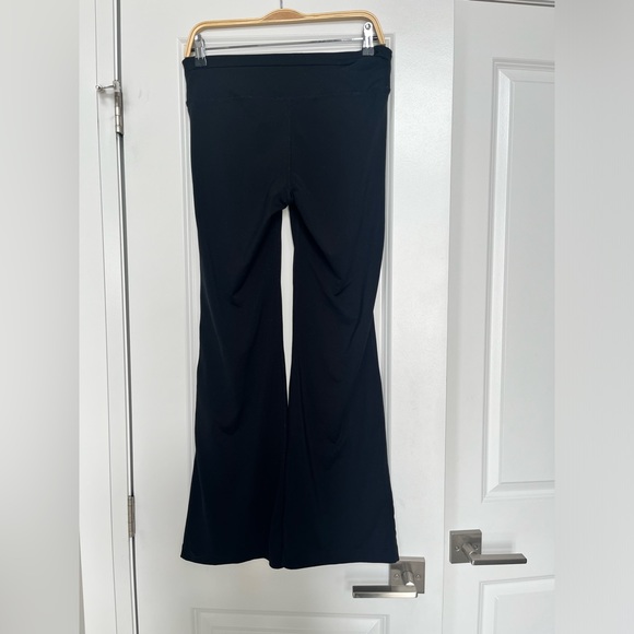Gap Body flared yoga pants size medium item 07-29 - Picture 3 of 6